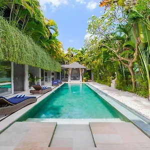  Villa Lavish 5 Bed, Sleeps 10, Butler, Daily Breakfast
